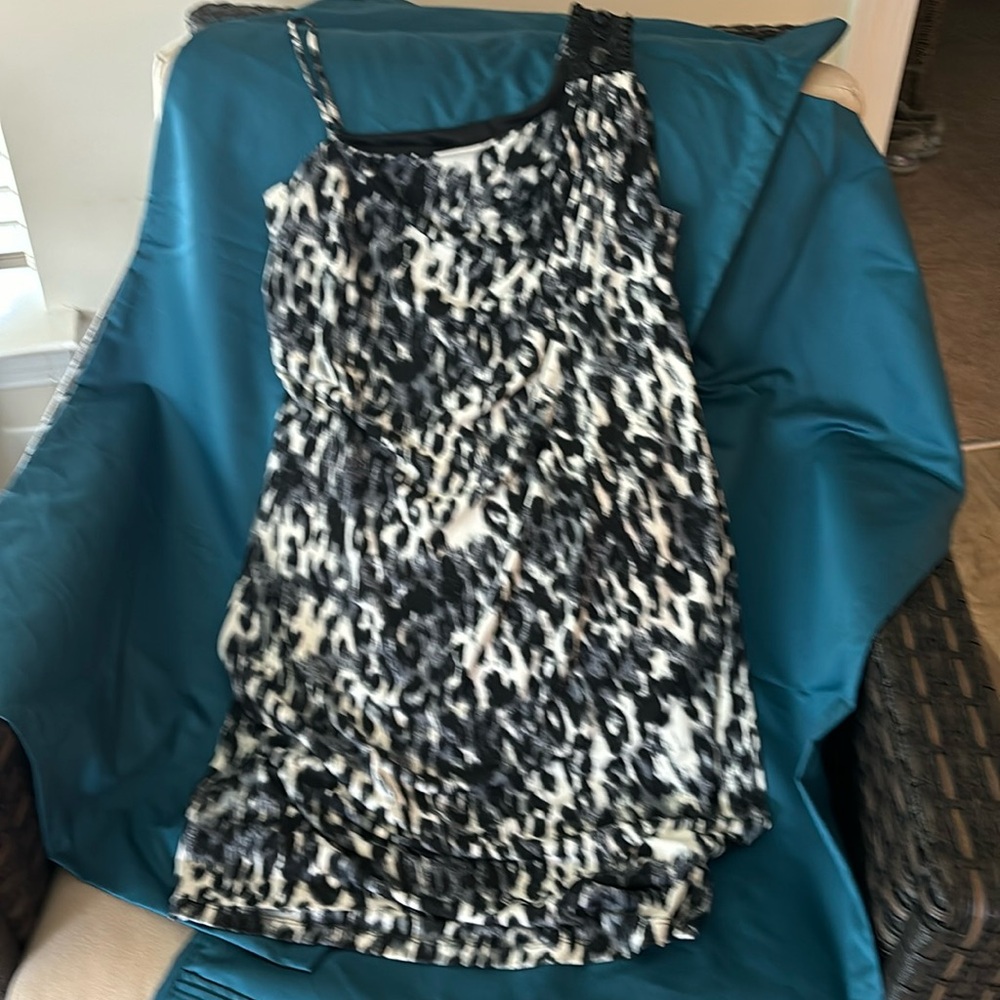 Valerie Bertinelli sleeveless animal print cocktail dress, size 10.